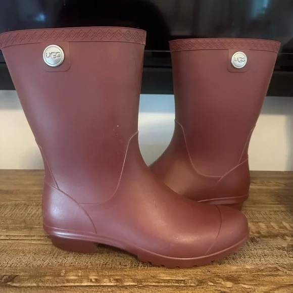 UGG Maroon Waterproof Boots - Picture 1 of 3